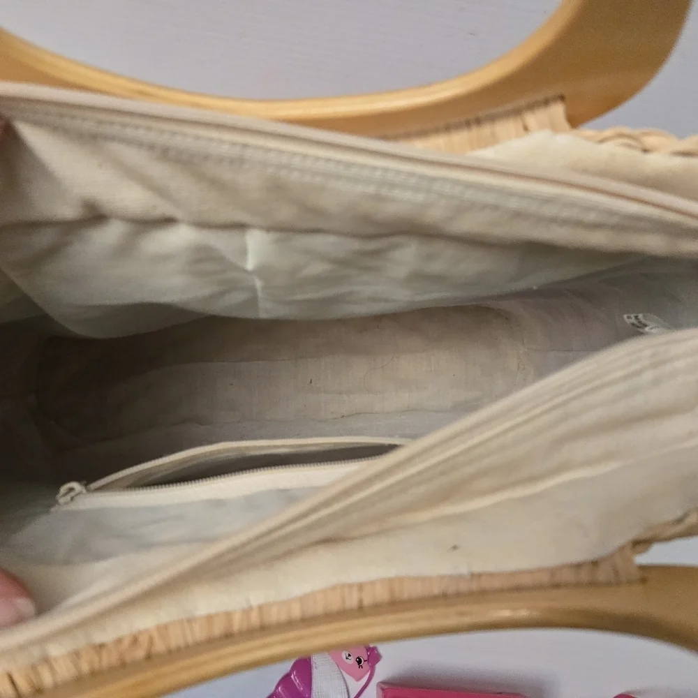 Capella Starworld large seashell purse with‎ plastic handles
